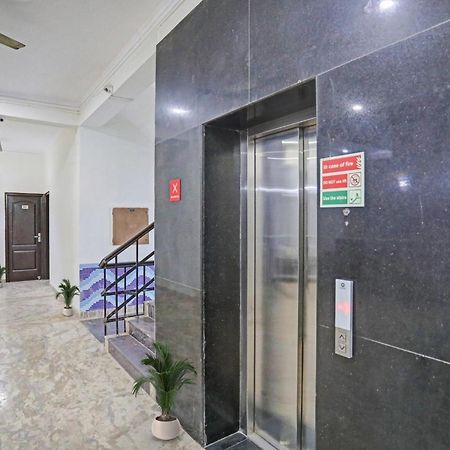 ホテル Townhouse The Premier View Near Iskcon Temple ノイダ エクステリア 写真