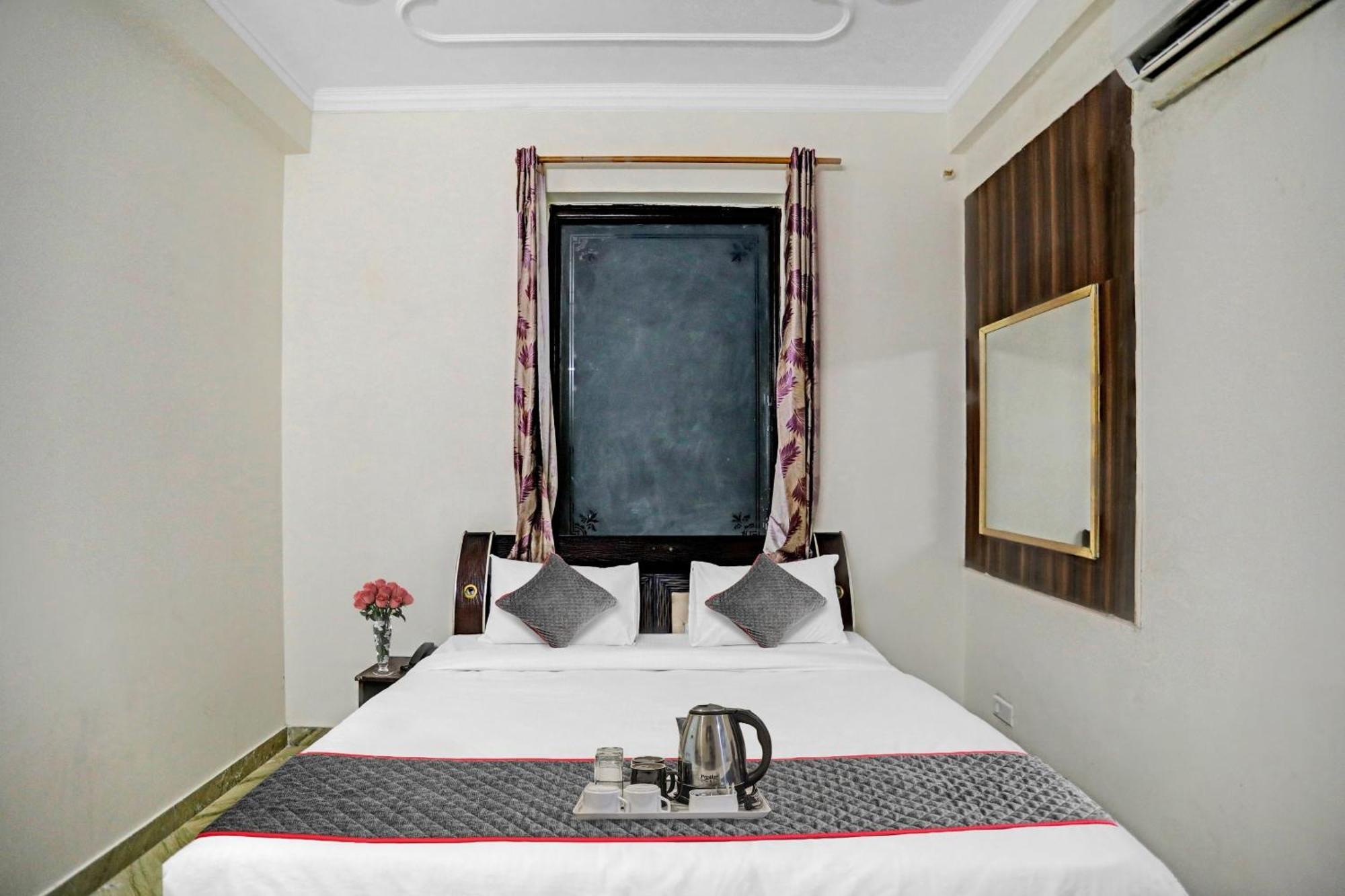 ホテル Townhouse The Premier View Near Iskcon Temple ノイダ エクステリア 写真